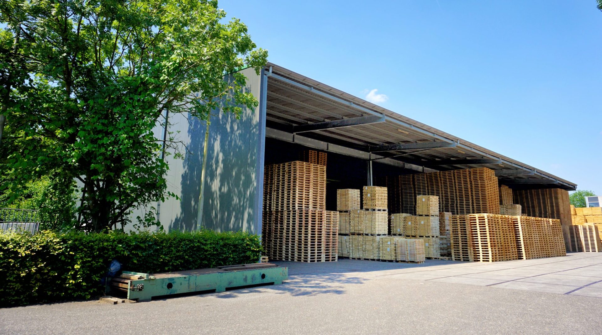 Loods met houten pallets Verhoeven Emballage